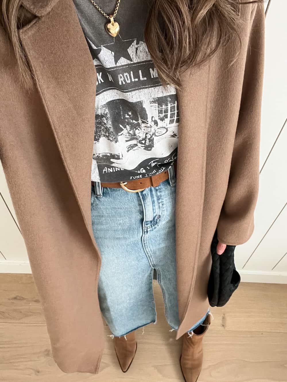 Suede Mini Skirt and Knee-High Boots for a Bold Concert Statement Suede Mini Skirt and Knee-High Boots for a Bold Concert Statement — Winter Concert Outfits