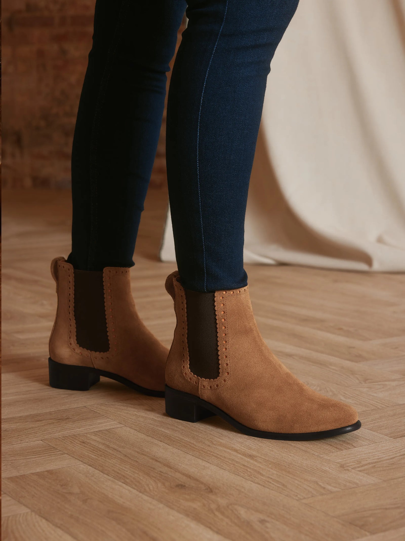 Classic Casual: Tan Suede Chelsea Boots with Fitted Jeans Classic Casual: Tan Suede Chelsea Boots with Fitted Jeans — Chelsea Boots Outfits