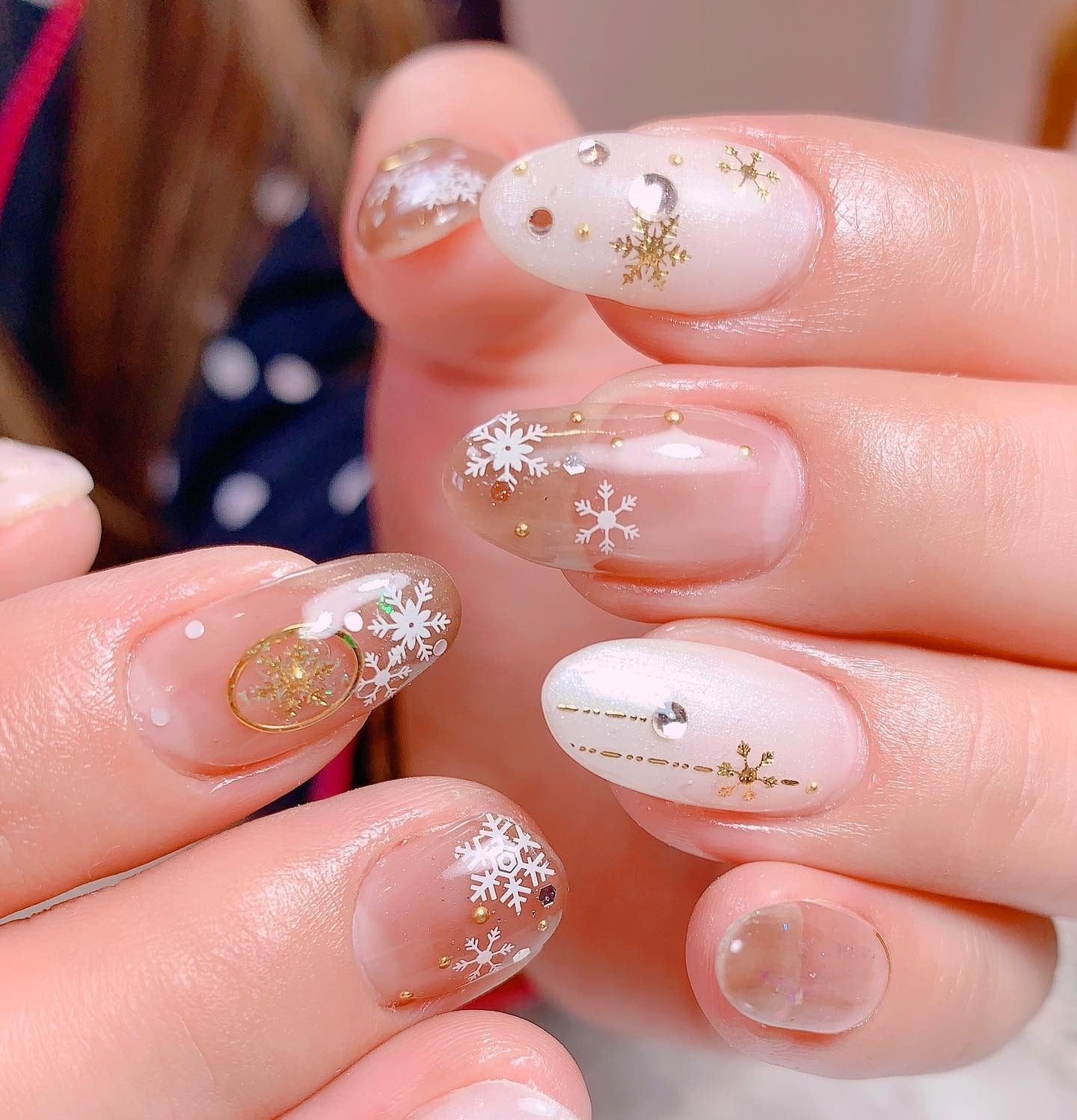 Sparkling Snowflake Oval Nails Sparkling Snowflake Oval Nails — Medium Length Winter Nails