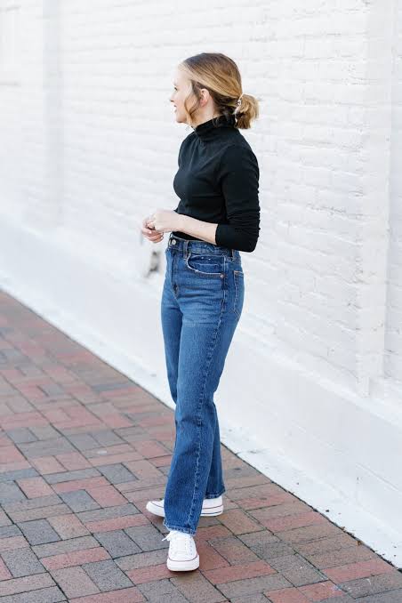 Black Ruffled Turtleneck with Straight-Leg Jeans and White Sneakers Black Ruffled Turtleneck with Straight-Leg Jeans and White Sneakers — Turtleneck Outfits