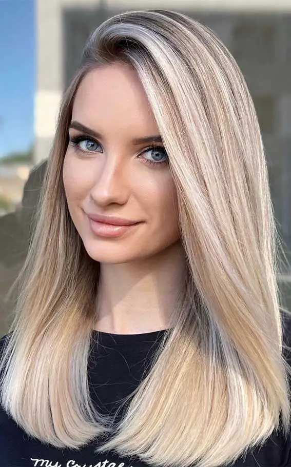 Chin Length Bob With Side-Swept Bangs Chin Length Bob With Side-Swept Bangs — Winter Hair Colors for Blondes