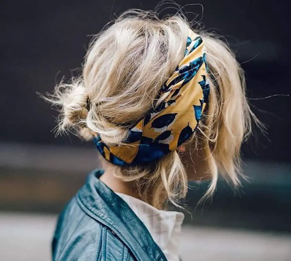 Chin-Length Messy Bun with Headscarf Chin-Length Messy Bun with Headscarf — Winter Hairstyles with Scarf