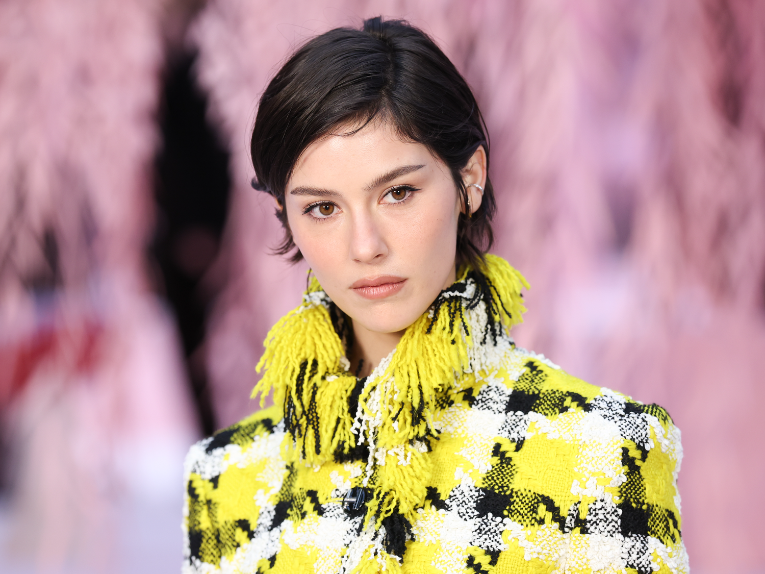 Ear-Length Short Shag With Choppy Bangs Ear-Length Short Shag With Choppy Bangs — Winter Haircuts for Wavy Hair