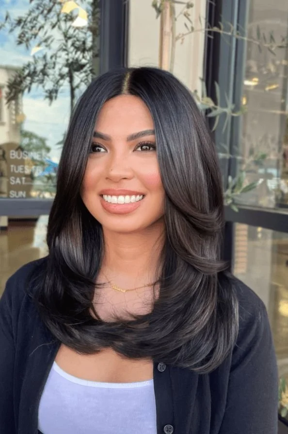 Collarbone Lob with Face-Framing Layers Collarbone Lob with Face-Framing Layers — Winter Haircuts for Long Faces