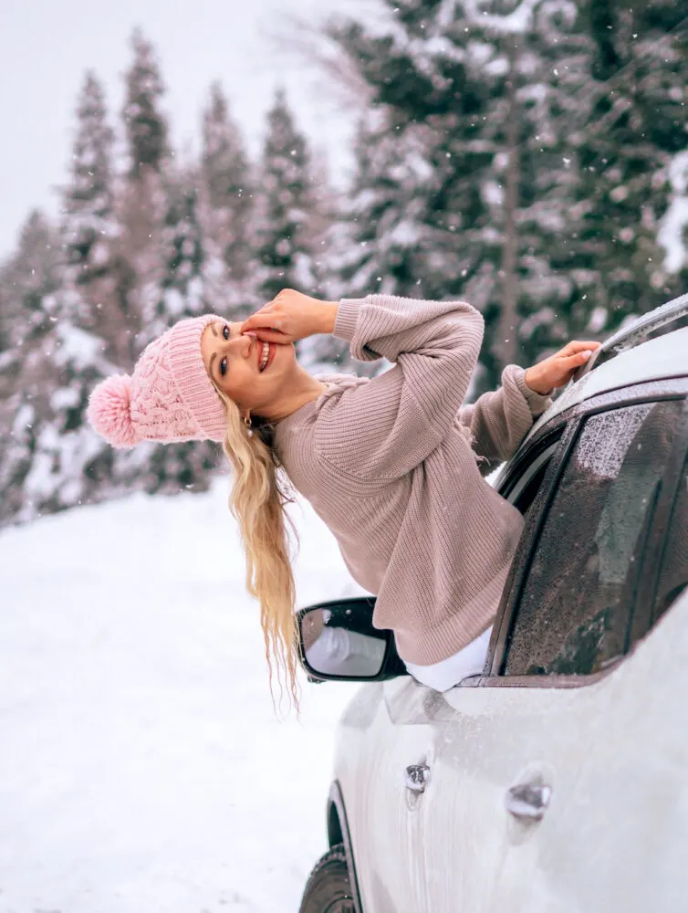 Casual Pink Beanie and Beige Sweater for a Playful Shoot — Winter Photoshoot Outfits
