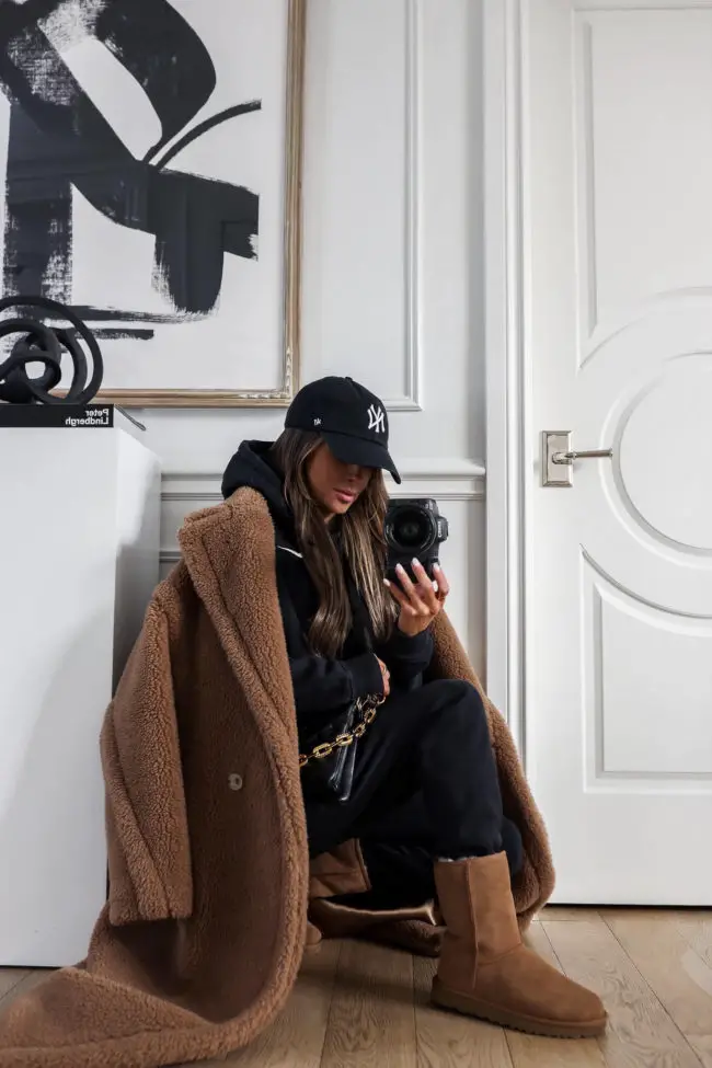 Teddy Coat Comfort with Brown Suede Boots — Ugg Boots Outfits