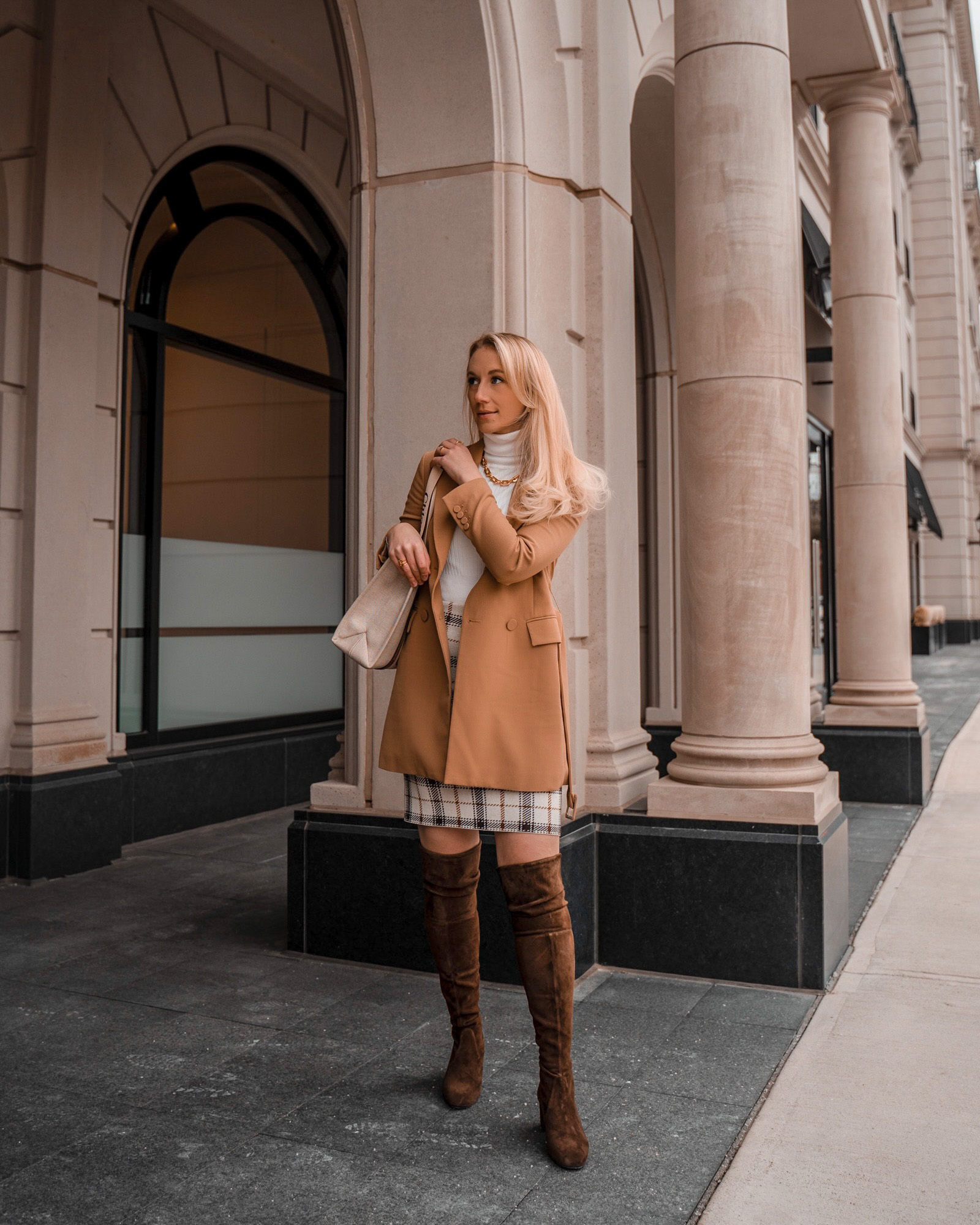 Grey Pleated Mini Skirt with Fuzzy Sweater and Tights Grey Pleated Mini Skirt with Fuzzy Sweater and Tights — Winter Skirt Outfits