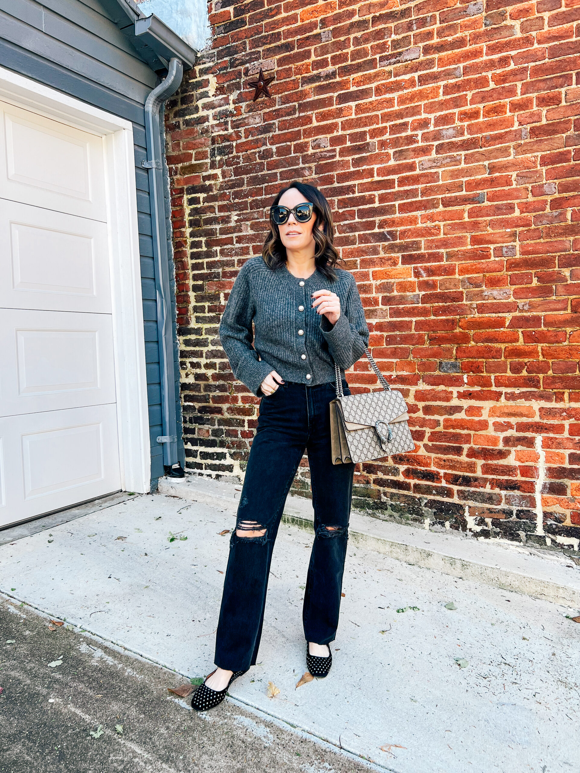 Edgy Cropped Cardigan with Ripped Jeans and Flats Edgy Cropped Cardigan with Ripped Jeans and Flats — Cardigan Outfits