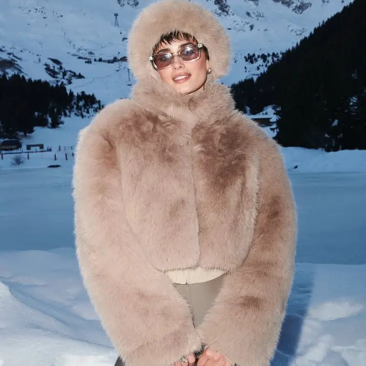 Beige Faux Fur Jacket for Ski Resort Comfort — Scandinavian Winter Outfits
