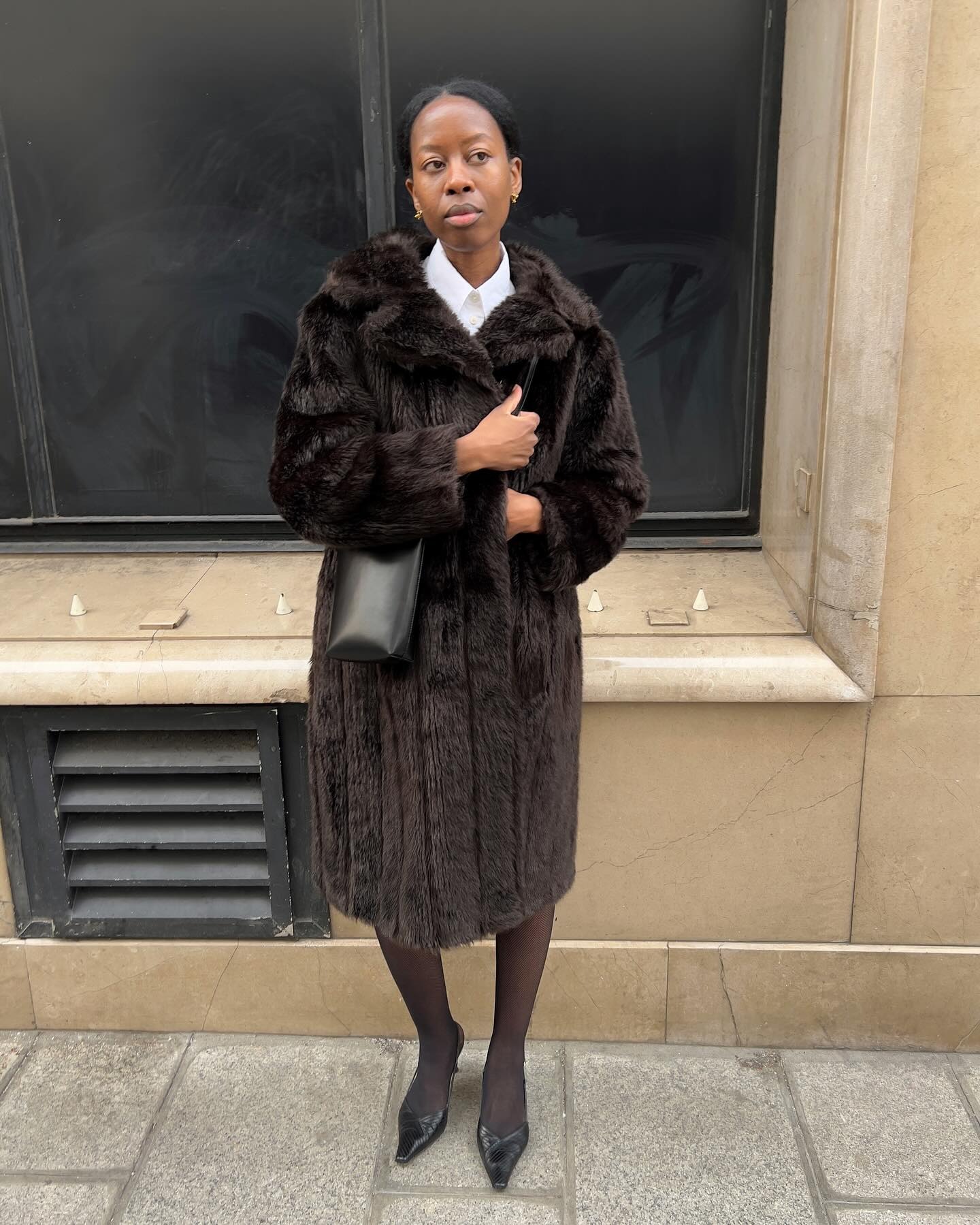 Black Pointed-Toe Heels Sophisticated Dark Brown Faux Fur Coat for Evening Black Pointed-Toe Heels Sophisticated Dark Brown Faux Fur Coat for Evening — Faux Fur Coat Outfits