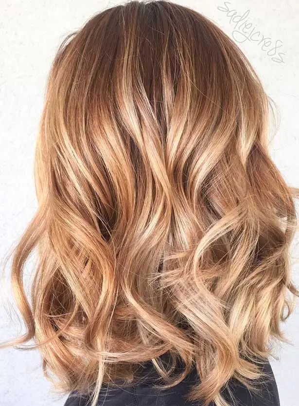 Honey Blonde Lob With Lighter Balayage Honey Blonde Lob With Lighter Balayage — Fall to Winter Hair Colors