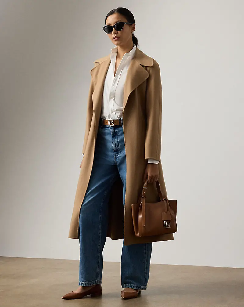Smart Casual: Camel Coat with White Shirt and Jeans Smart Casual: Camel Coat with White Shirt and Jeans — Camel Coat Outfits