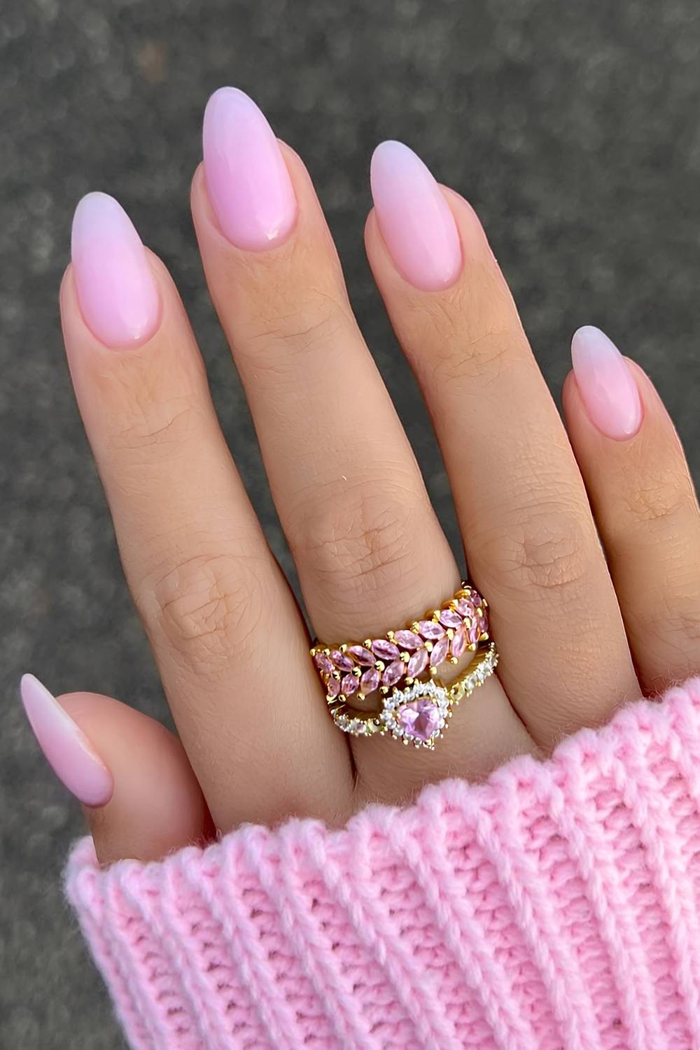 Soft Pink to White Ombre Oval Nails Soft Pink to White Ombre Oval Nails — Winter Oval Nails