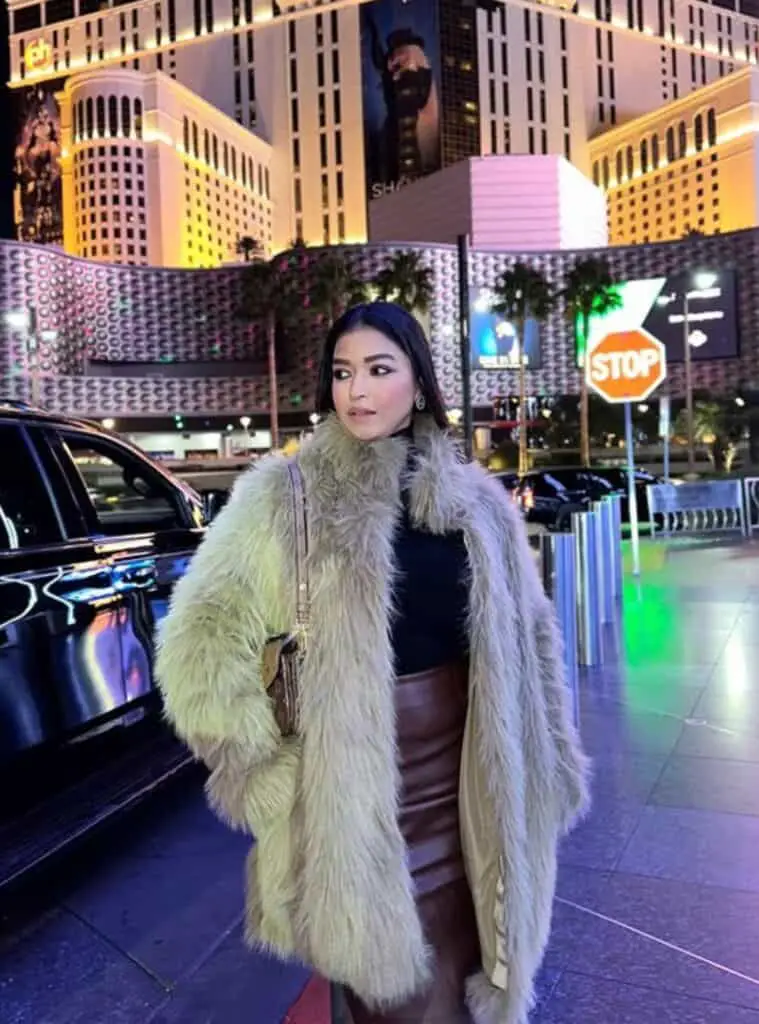 Chic Faux Fur Coat Over Turtleneck and Leather Skirt Chic Faux Fur Coat Over Turtleneck and Leather Skirt — Las Vegas Winter Outfits