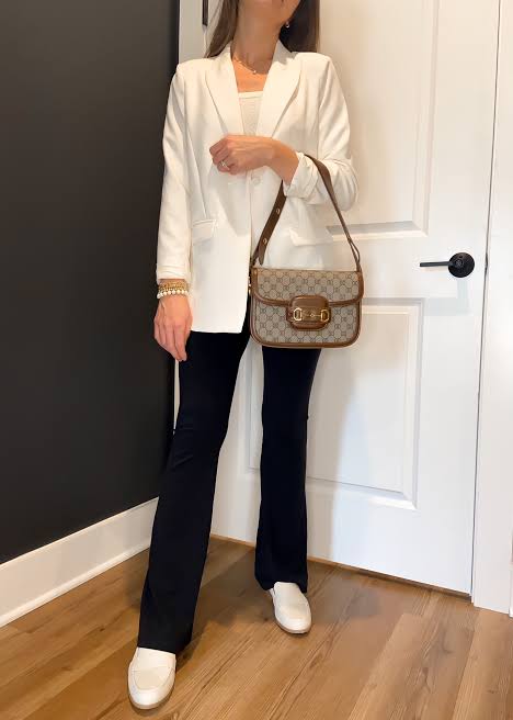 Smart Casual: Black Flare Leggings with a White Blazer Smart Casual: Black Flare Leggings with a White Blazer — Flare Leggings Outfits