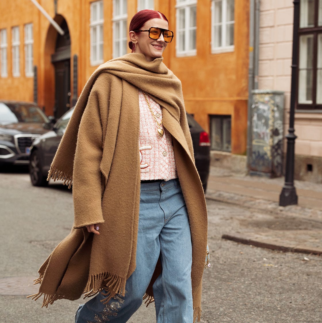 Oversized Camel Coat with Fringed Scarf and Pink Tweed Oversized Camel Coat with Fringed Scarf and Pink Tweed — Brown Coat Outfits