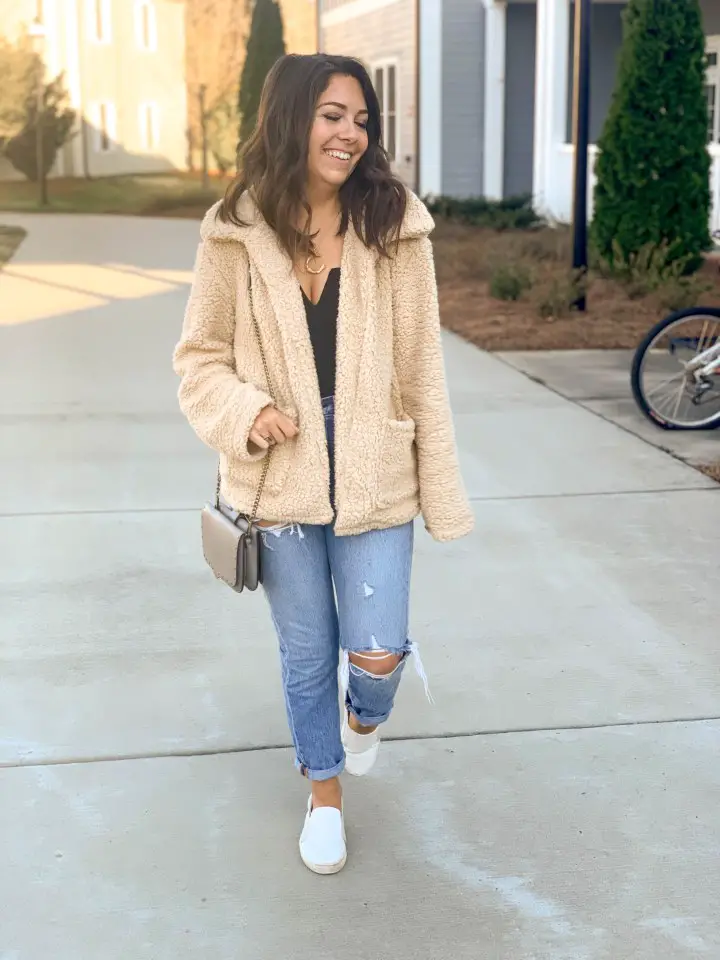 Relaxed Beige Teddy Coat with Ripped Jeans and Sneakers Relaxed Beige Teddy Coat with Ripped Jeans and Sneakers — Teddy Coat Outfits