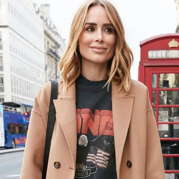 Wide-Leg Jeans and T-Shirt: Relaxed Denim for Winter Wide-Leg Jeans and T-Shirt: Relaxed Denim for Winter — Casual Winter Outfits