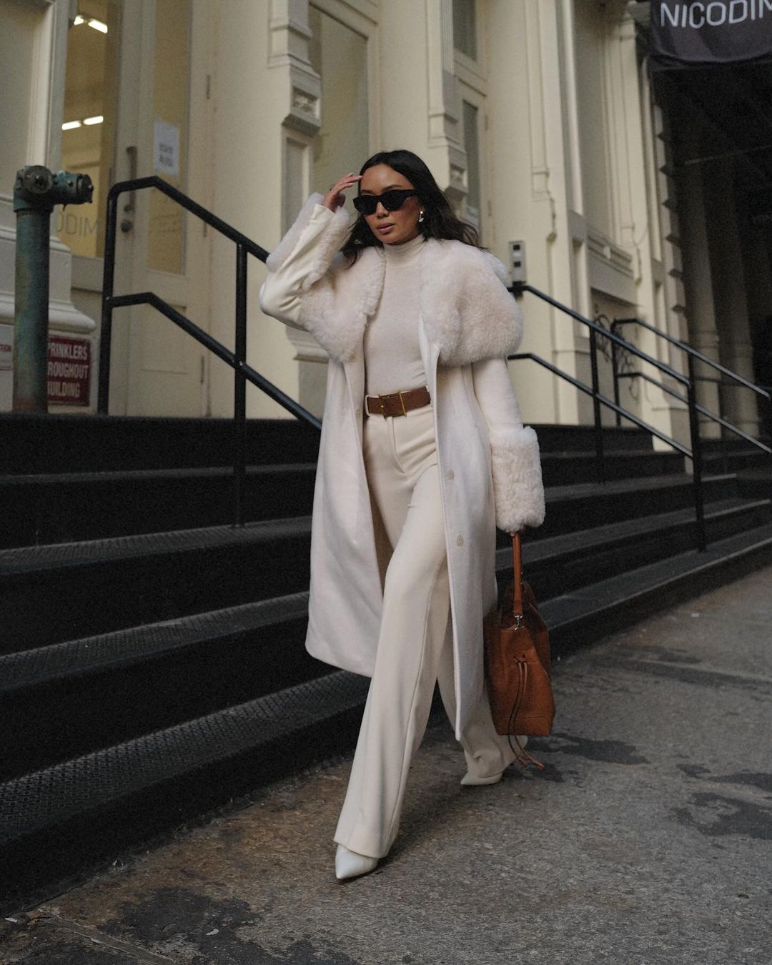 Monochromatic Comfort: Cream Coat with Faux Fur Details Monochromatic Comfort: Cream Coat with Faux Fur Details — Aesthetic Winter Outfits