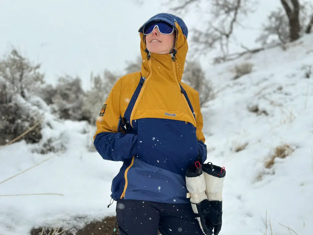 What to Wear for Winter Hiking Based on the Temp
