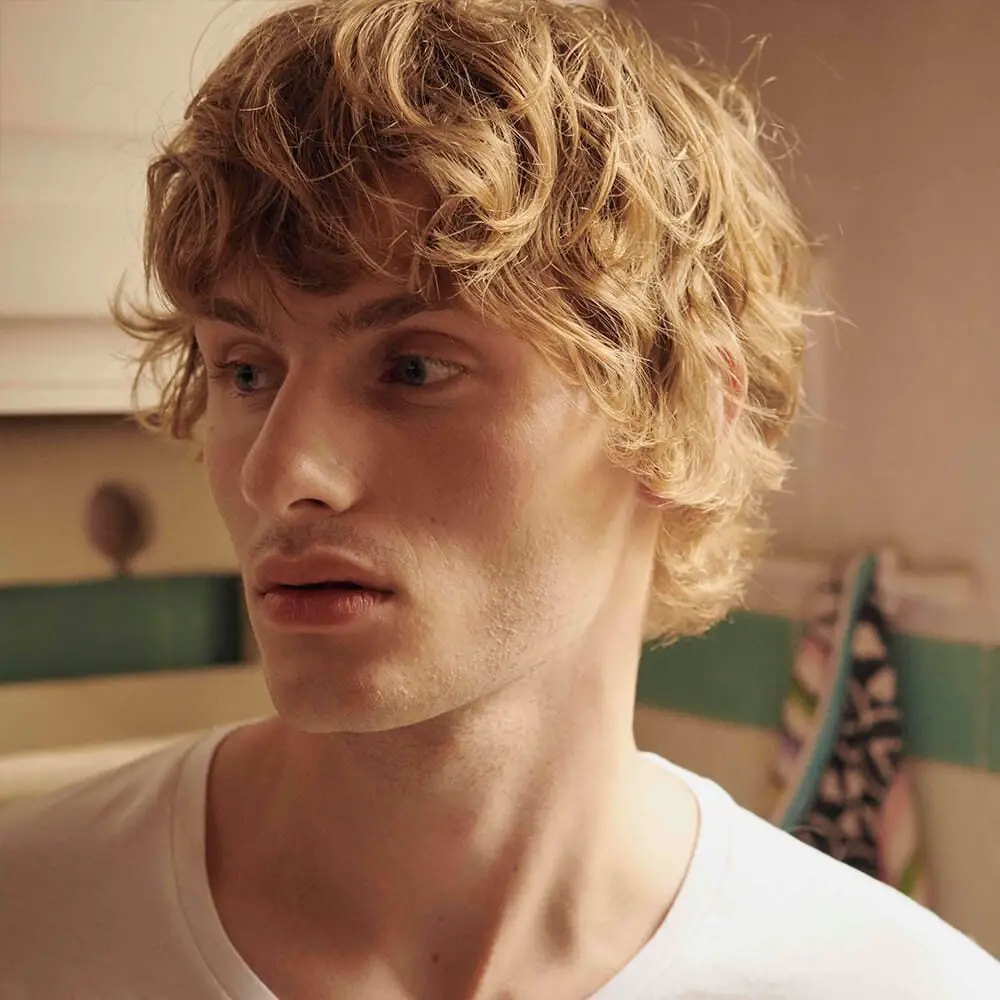 Honey Blonde Shaggy Layers With Curtain Bangs Honey Blonde Shaggy Layers With Curtain Bangs — Winter Haircuts for Men