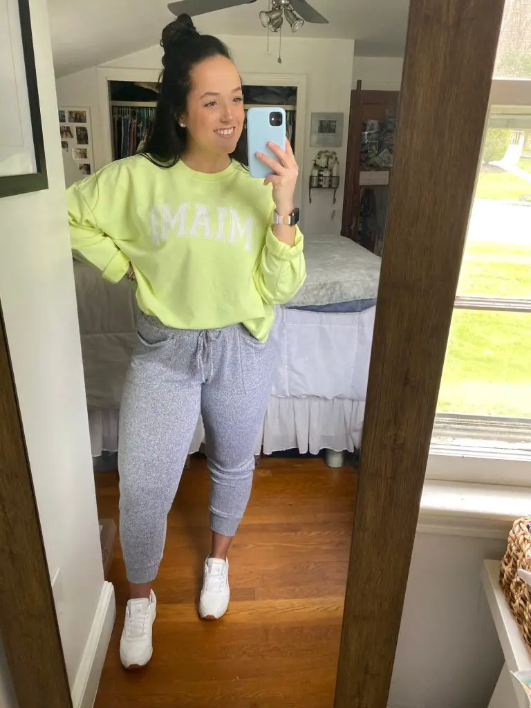 Neon Yellow Graphic Sweatshirt with Grey Joggers Neon Yellow Graphic Sweatshirt with Grey Joggers — Loungewear Outfits