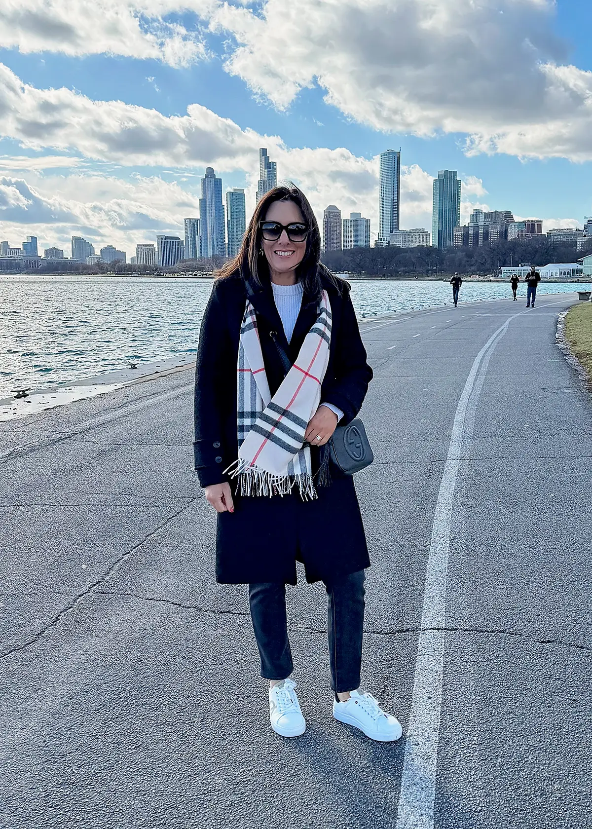 Puffer Jacket and Beanie with White Sneakers Puffer Jacket and Beanie with White Sneakers — Winter Outfits with Sneakers