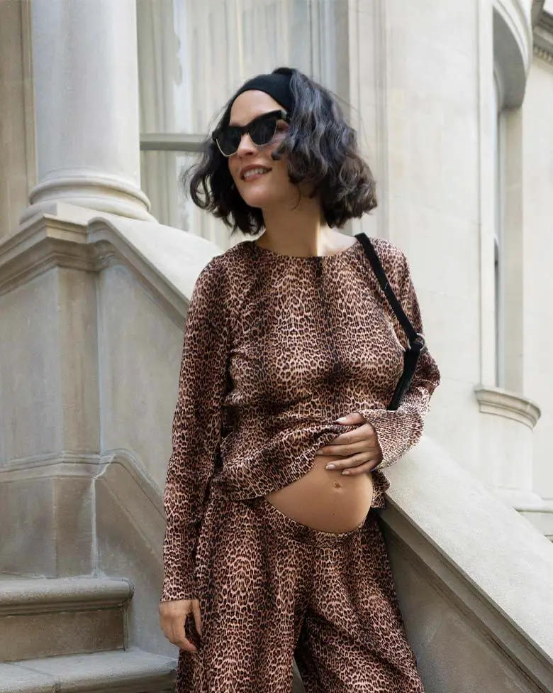 Leopard Print Matching Set with Wide-Leg Pants Leopard Print Matching Set with Wide-Leg Pants — Winter Maternity Outfits