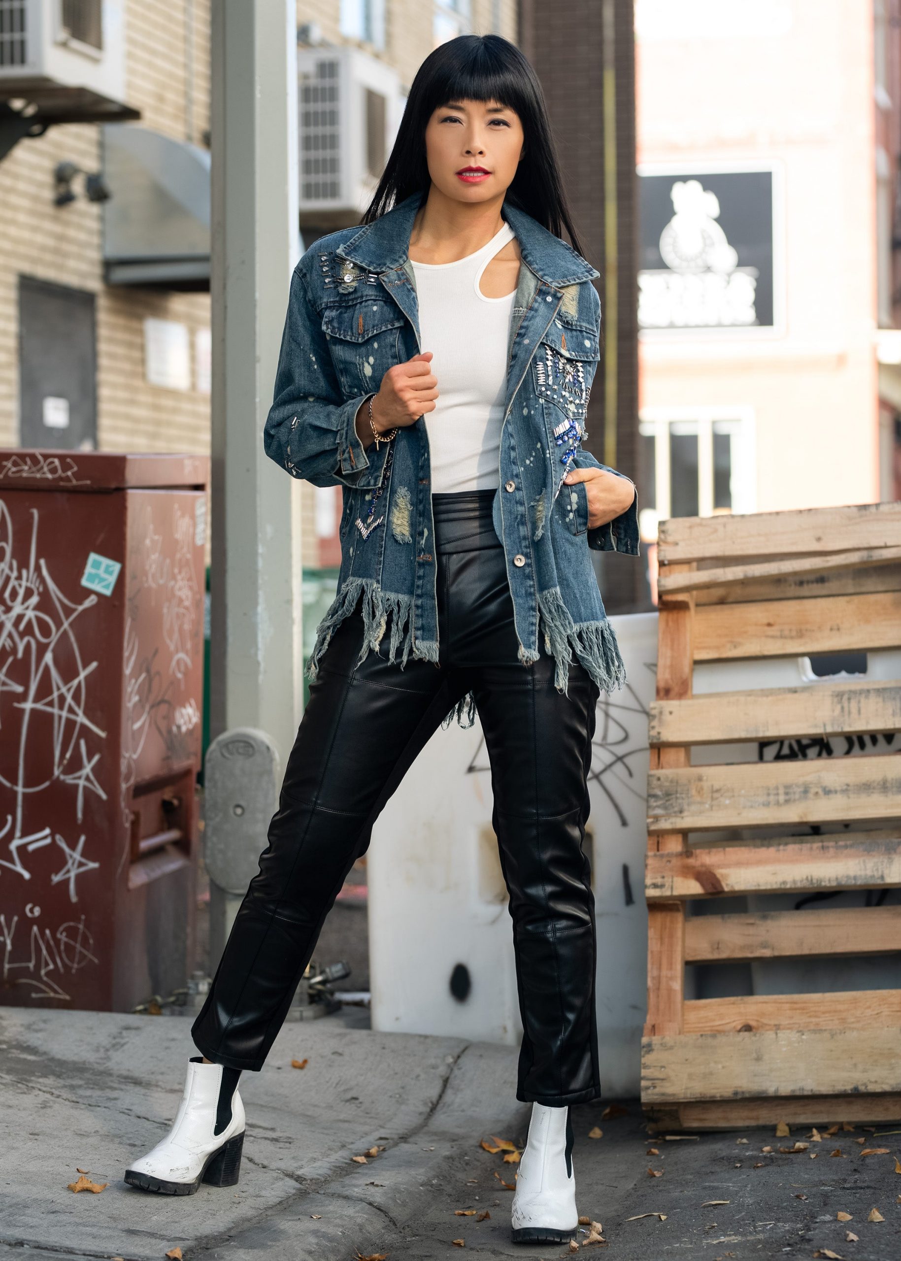 Street Style Black Leather Pants with Denim Jacket — Leather Pants Outfits