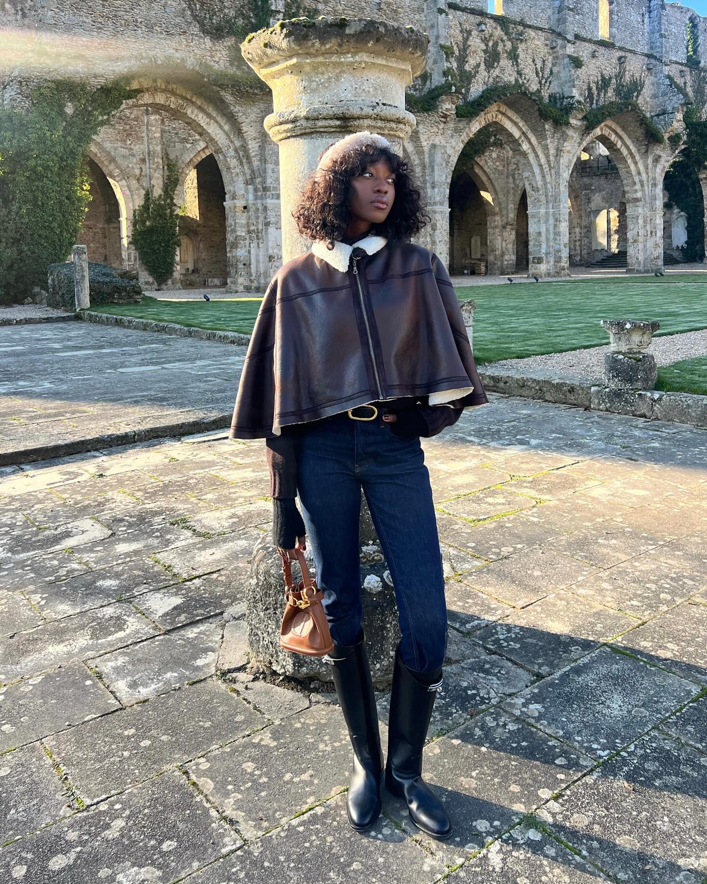 Brown Leather Cape Jacket with Denim for Outdoor Casual Brown Leather Cape Jacket with Denim for Outdoor Casual — Europe Winter Outfits