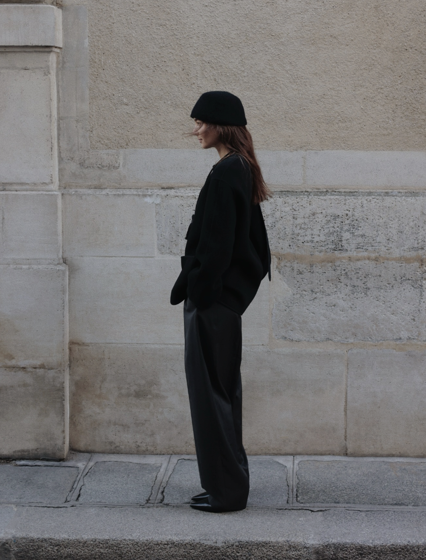 Oversized Knit Sweater with Wide-Leg Trousers and Beanie — All Black Winter Outfits