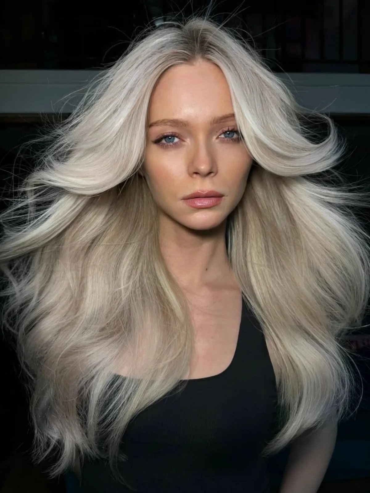 Platinum Blonde With Visible Dark Roots Platinum Blonde With Visible Dark Roots — Winter Hair Colors for Blondes