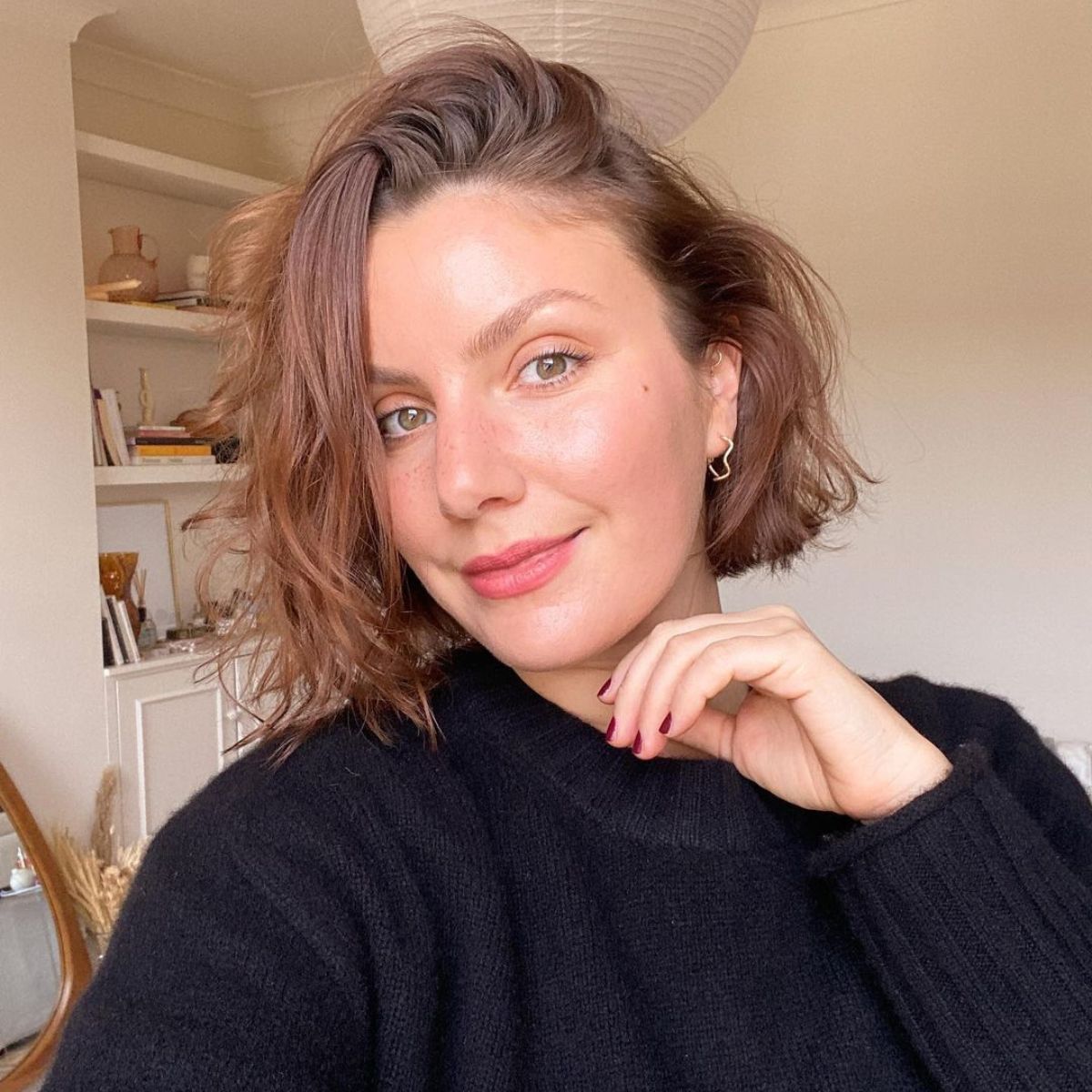 Classic Wavy Bob With No Bangs Classic Wavy Bob With No Bangs — Winter Haircuts for Wavy Hair