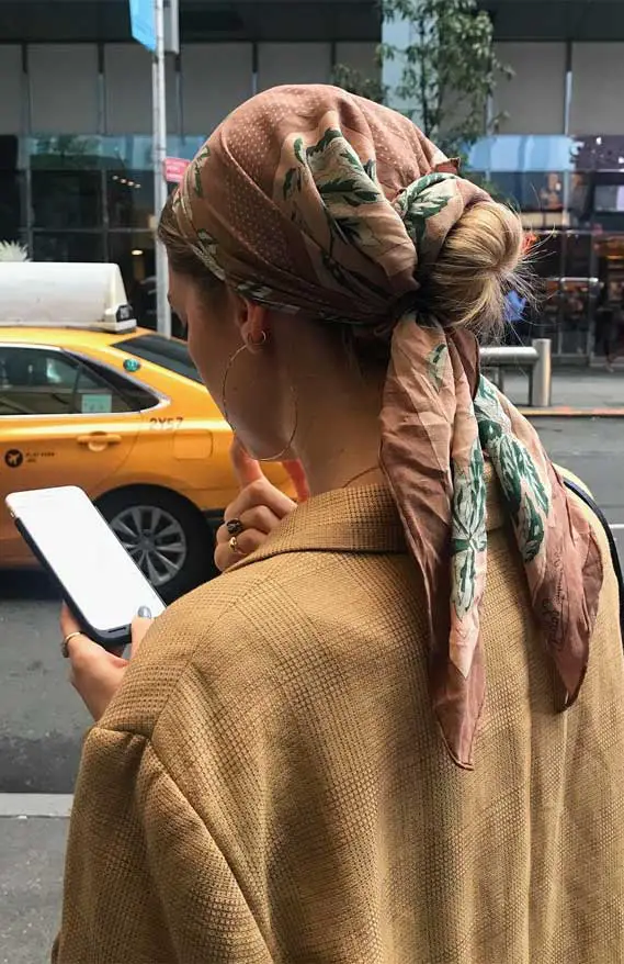 Floral Silk Scarf as an Elegant Headscarf Floral Silk Scarf as an Elegant Headscarf — Scarf Outfits