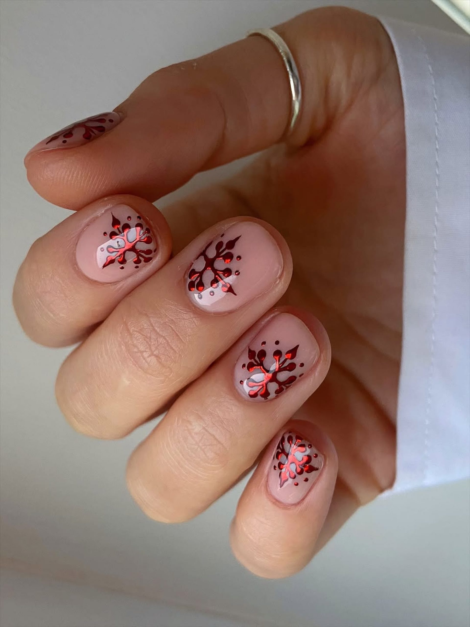 Short Square Red Snowflake Motifs Short Square Red Snowflake Motifs — Winter Vacation Nails