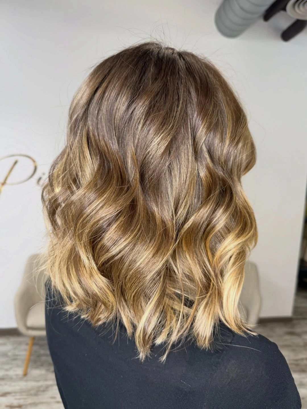 Wavy brunette-blonde lob with warm blonde ends