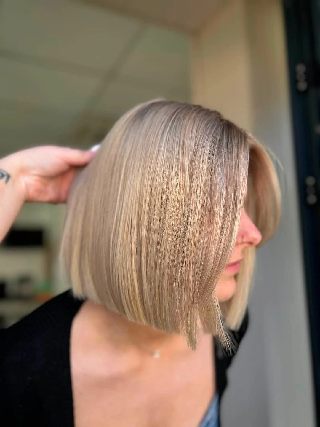 Side view of smooth blunt beige blonde bob