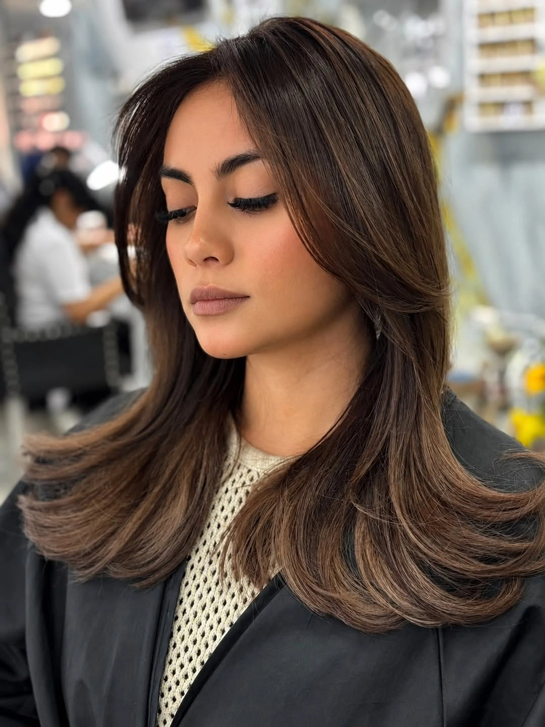 Layered brunette hair with soft beige-brown front lightness