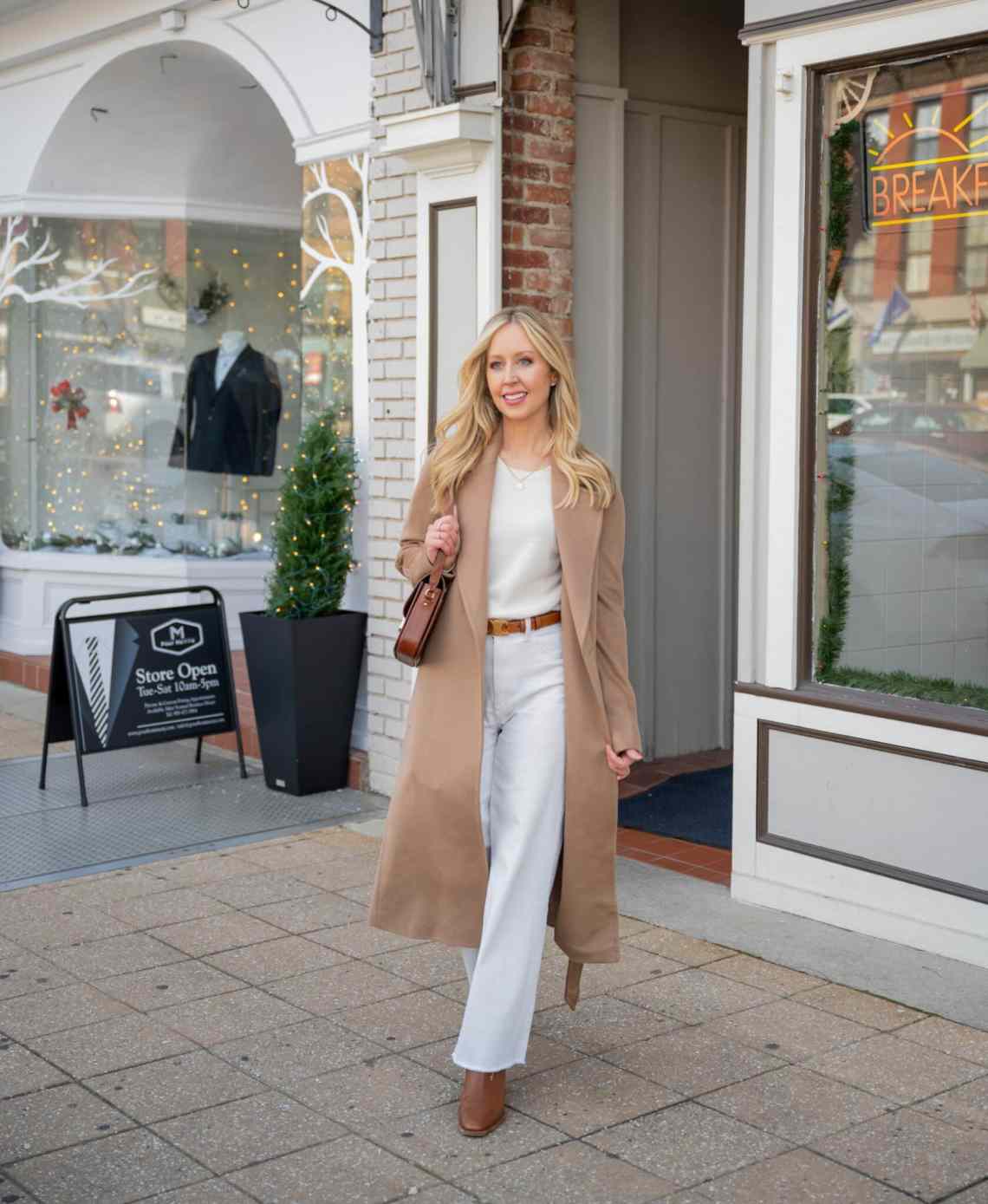 Long Wool Coat with White Sweater and Jeans for a Winter School Day Long Wool Coat with White Sweater and Jeans for a Winter School Day — Winter School Outfits
