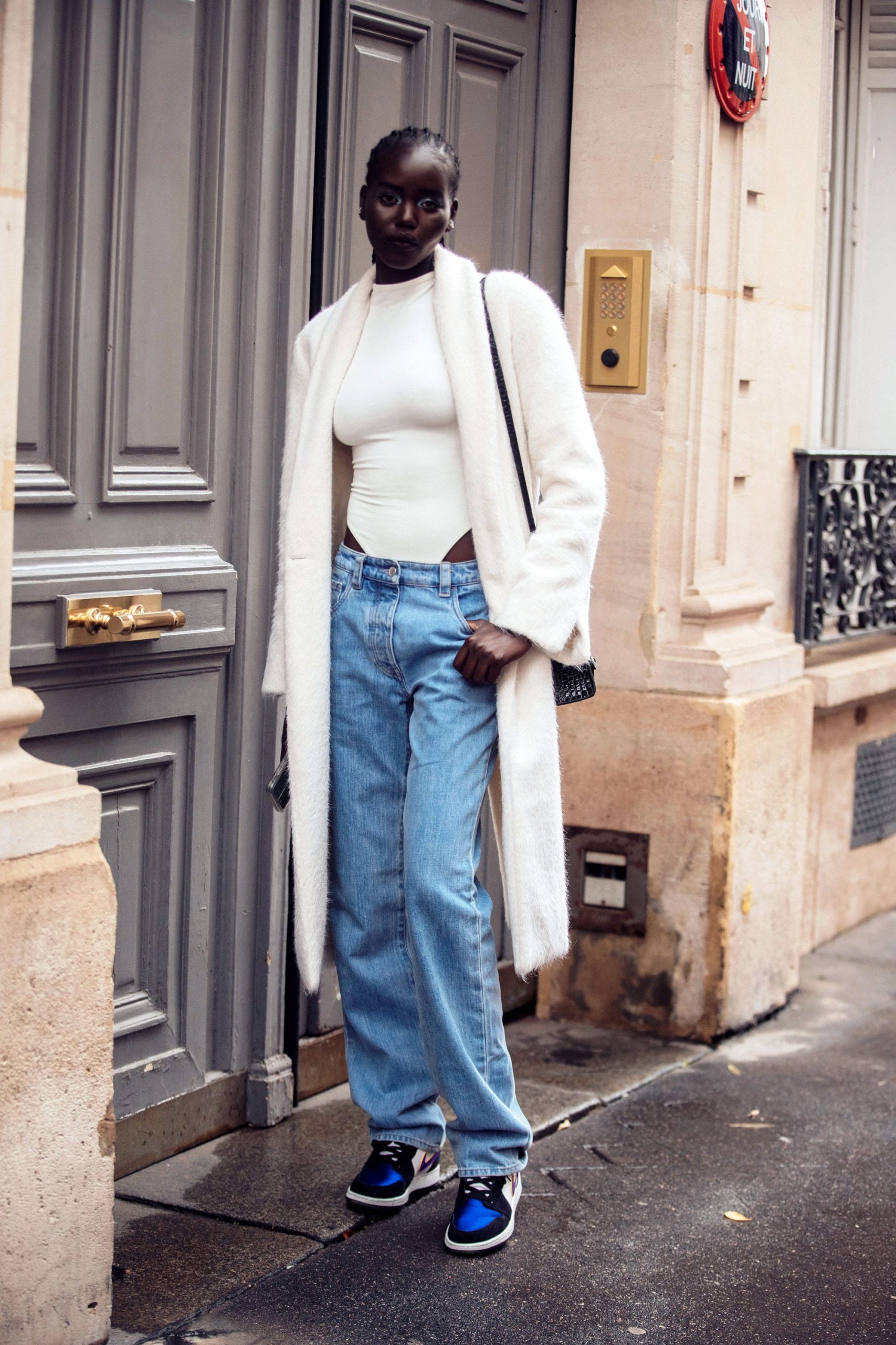 Black Blue And White Sneakers Outfit Idea Black Blue And White Sneakers Outfit Idea — Winter College Outfits