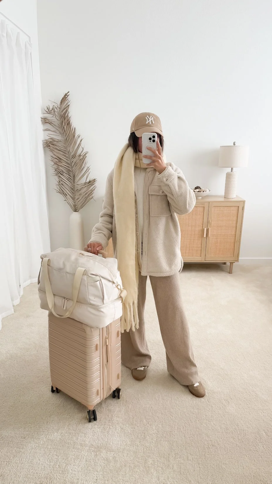 What to Wear to the Airport in Winter (Outfit Ideas for Women to Copy)