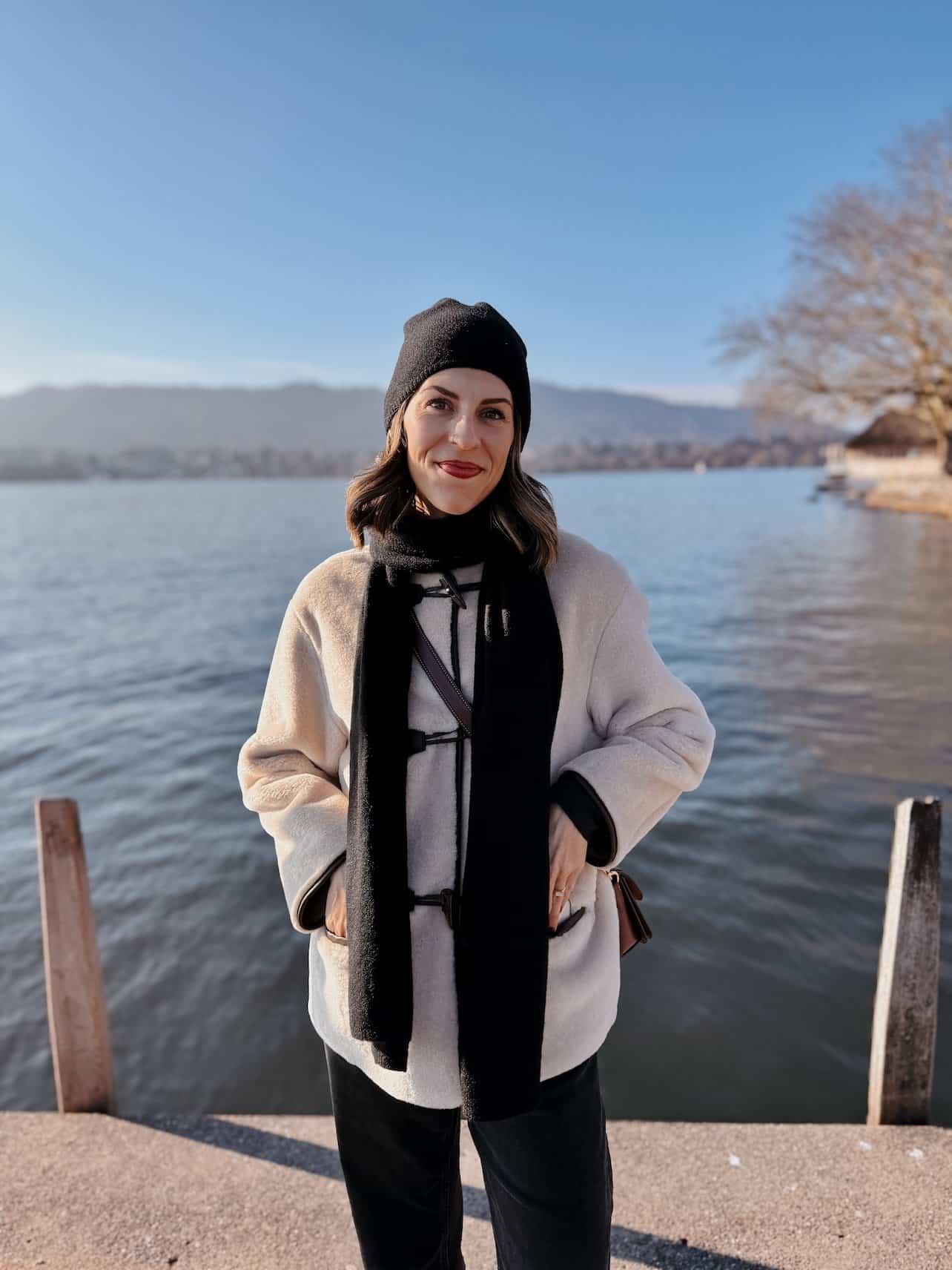 Beige Fleece Pullover and Black Pants for Casual Journeys — Winter Travel Outfits