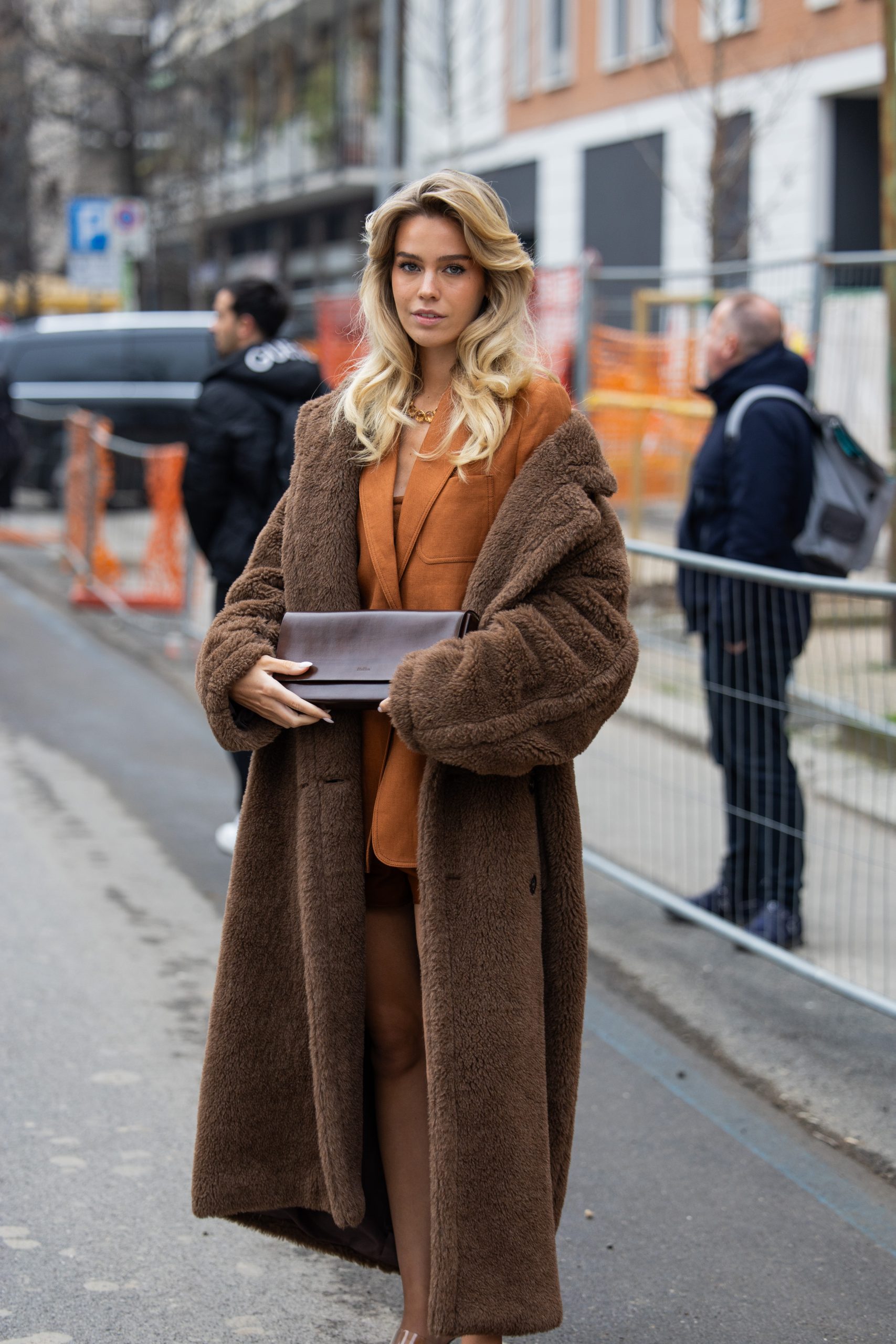 Brown Suit and Teddy Coat: A Richly Textured Winter Statement Brown Suit and Teddy Coat: A Richly Textured Winter Statement — Minimalist Winter Outfits