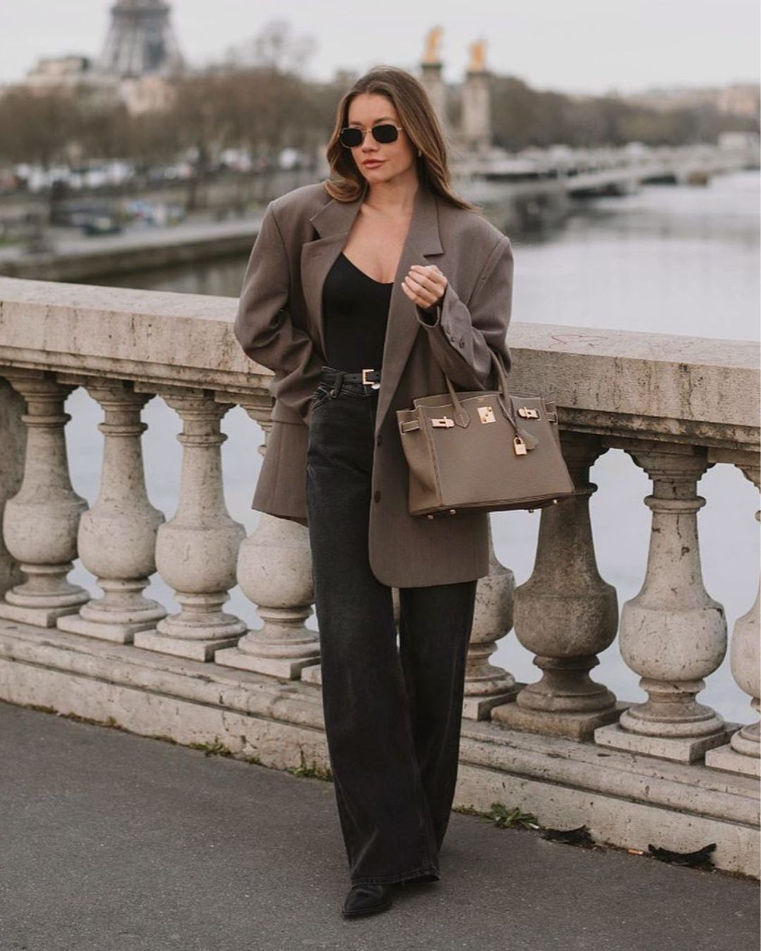 Outfit Idea — A Taupe Handbag Minimalist Winter Outfits