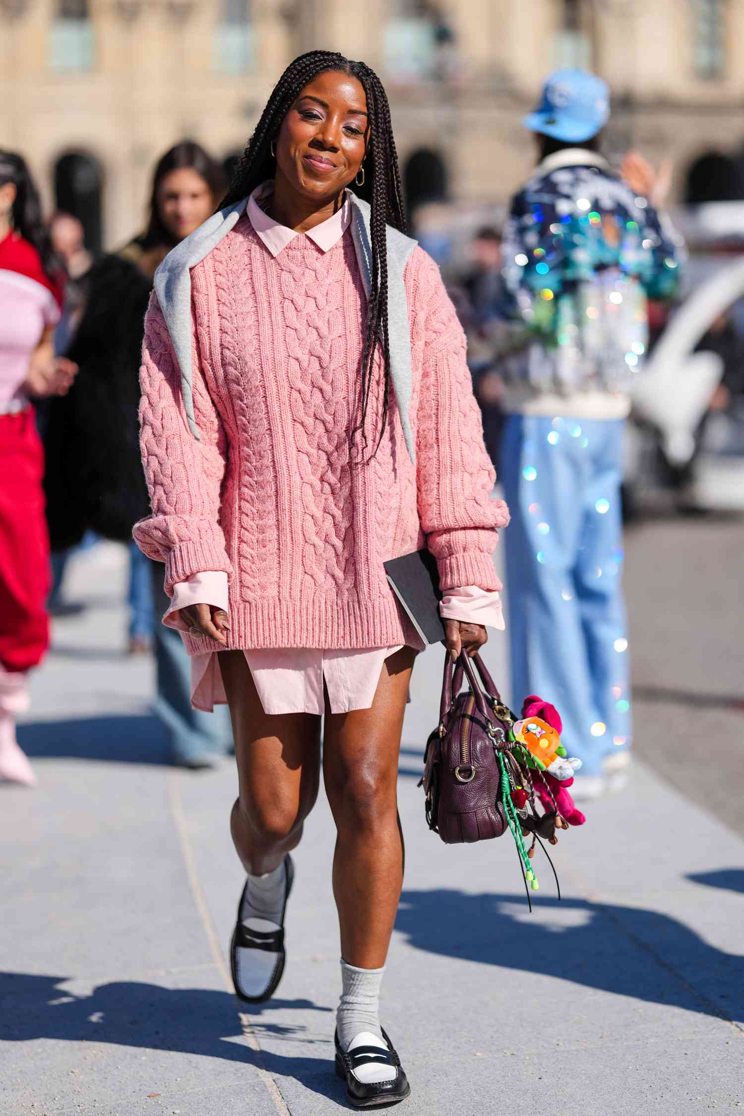 Monochromatic Pink Knit Sweater and Mini Skirt Combination Monochromatic Pink Knit Sweater and Mini Skirt Combination — Preppy Winter Outfits