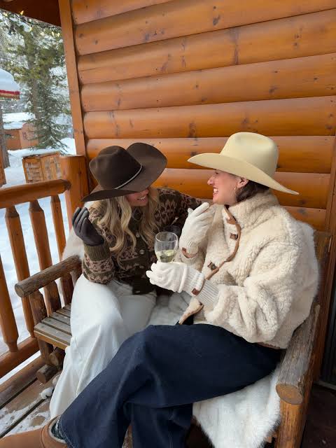 Fuzzy Jacket and Cowboy Hat: Cozy Duo for a Winter Outing — Western Winter Outfits