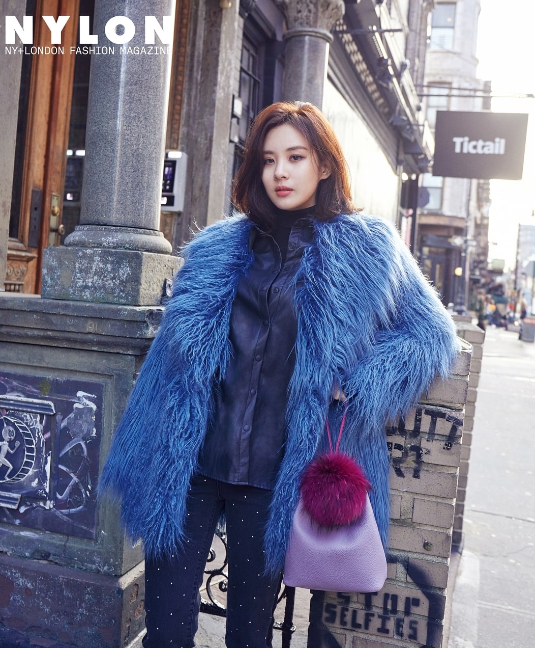 Glamorous Blue Faux Fur Coat with Embellished Jeans Glamorous Blue Faux Fur Coat with Embellished Jeans — Korean Winter Outfits