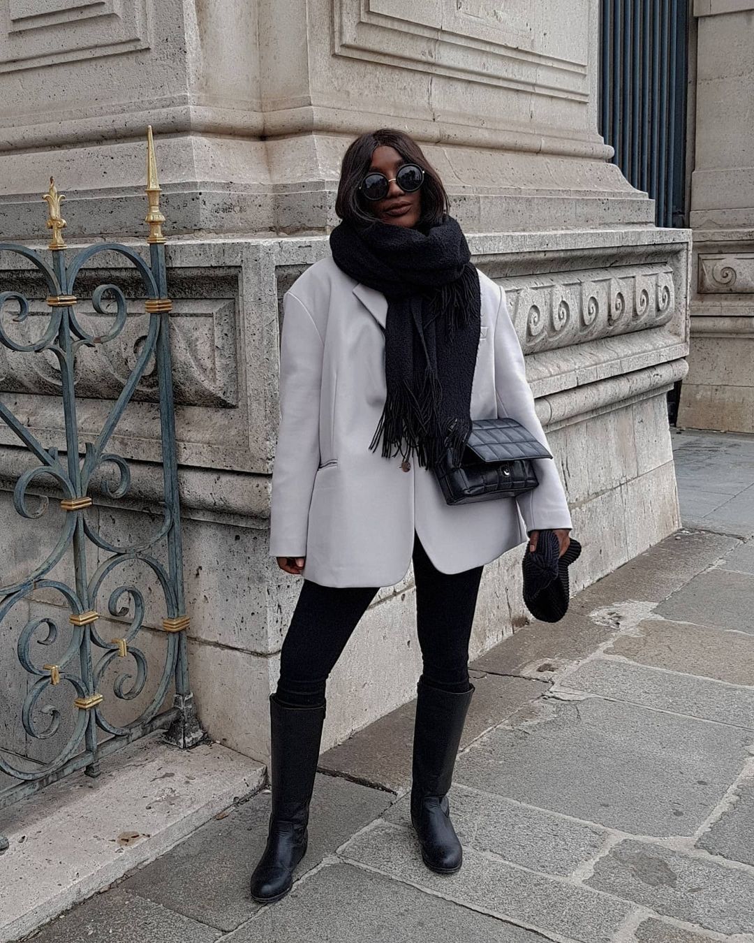Chic Black Leggings with an Oversized Blazer and Knee-High Boots Chic Black Leggings with an Oversized Blazer and Knee-High Boots — Winter Outfits with Leggings