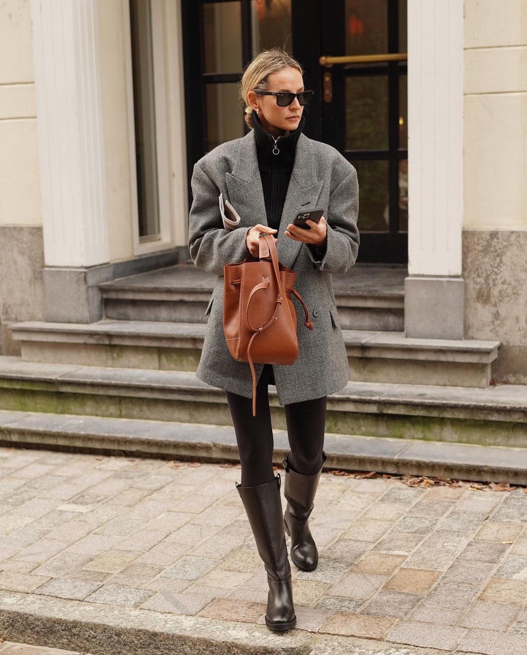 Black Leggings with Turtleneck and Grey Wool-Blend Blazer Black Leggings with Turtleneck and Grey Wool-Blend Blazer — Winter Outfits with Leggings