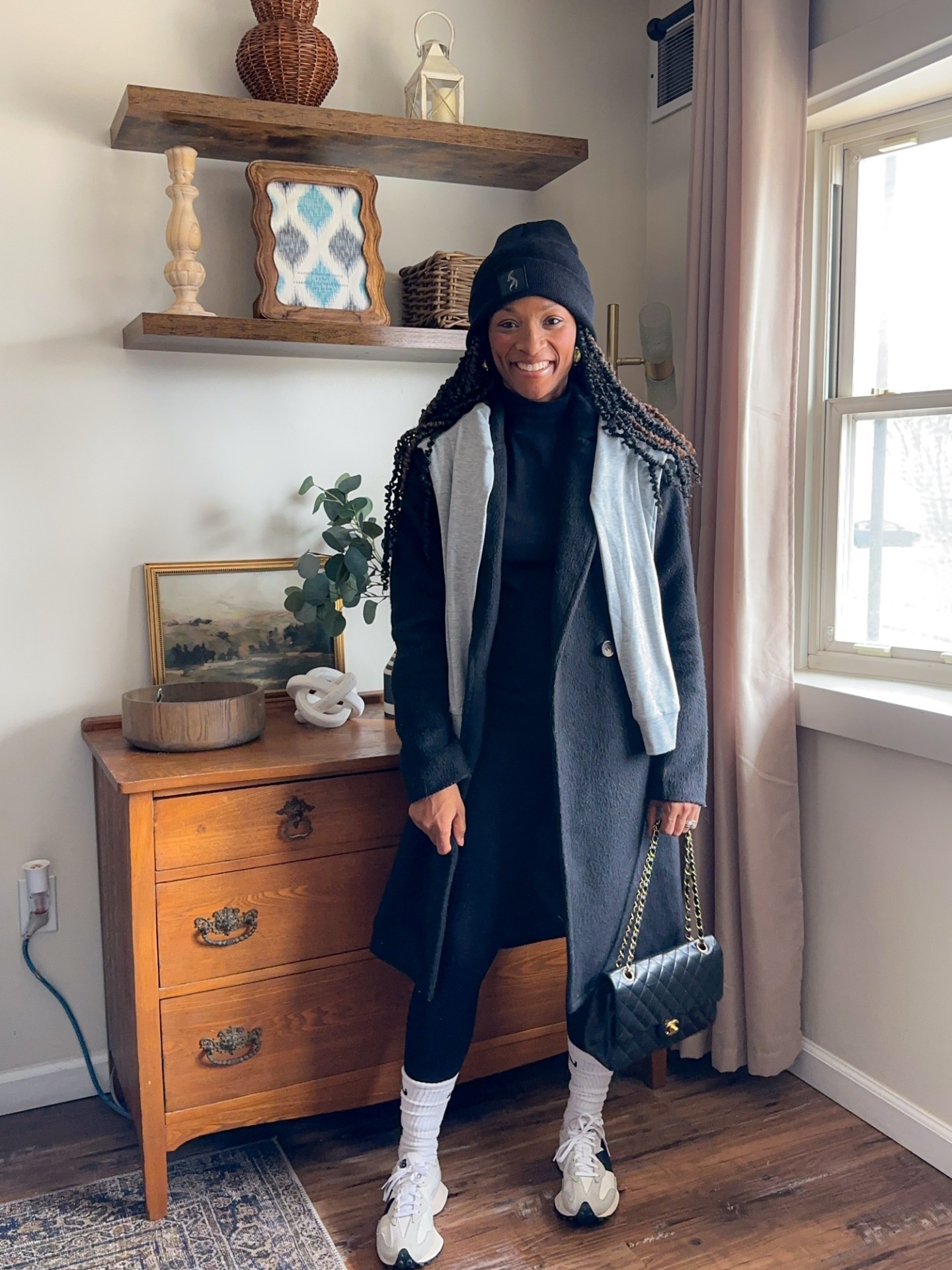 Casual Black Leggings with a Turtleneck, Coat, and Sneakers Casual Black Leggings with a Turtleneck, Coat, and Sneakers — Winter Outfits with Leggings